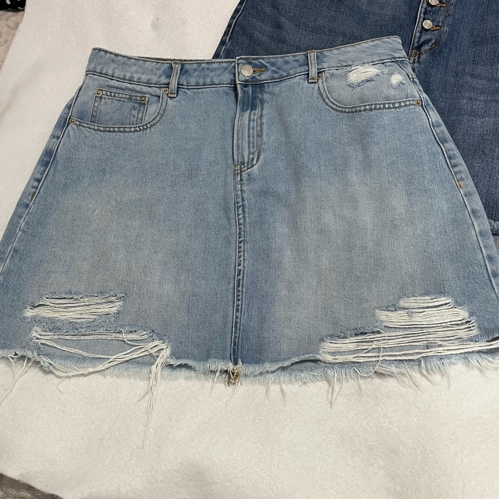 BUNDLE OF 2 DENIM MINI SKIRTS BY DYNAMITE SIZE LARGE - Picture 2 of 11
